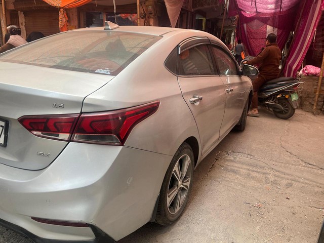 Second-hand 2018 Hyundai Verna VTVT 1.6 SX Option for sale in New Delhi-5