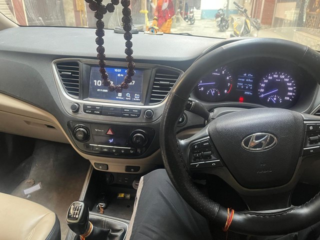 Second-hand 2018 Hyundai Verna VTVT 1.6 SX Option for sale in New Delhi-6