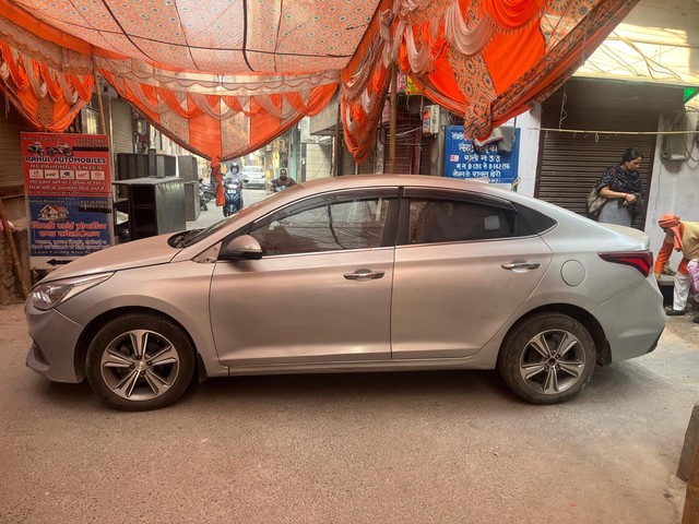 Second-hand 2018 Hyundai Verna VTVT 1.6 SX Option for sale in New Delhi-3