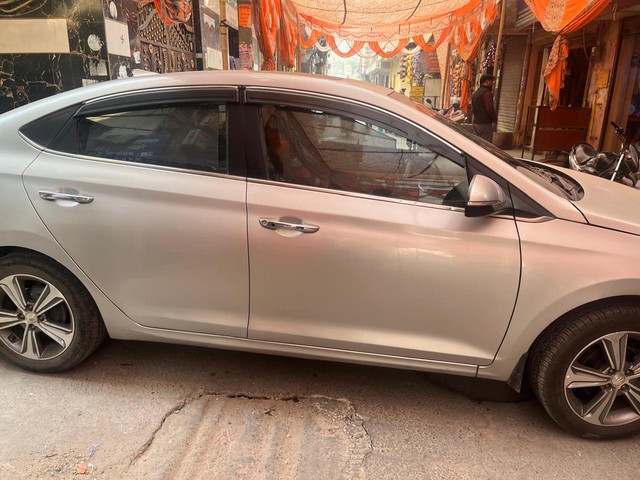 Second-hand 2018 Hyundai Verna VTVT 1.6 SX Option for sale in New Delhi-8