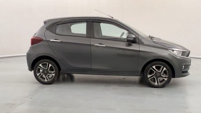 Second-hand 2020 Tata Tiago XZ Plus for sale in Kanpur-2