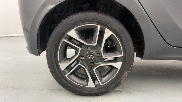 Second-hand 2020 Tata Tiago XZ Plus for sale in Kanpur-18