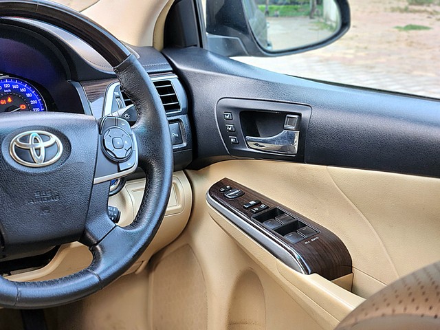 Second-hand 2015 Toyota Camry Hybrid 2.5 for sale in New Delhi-28