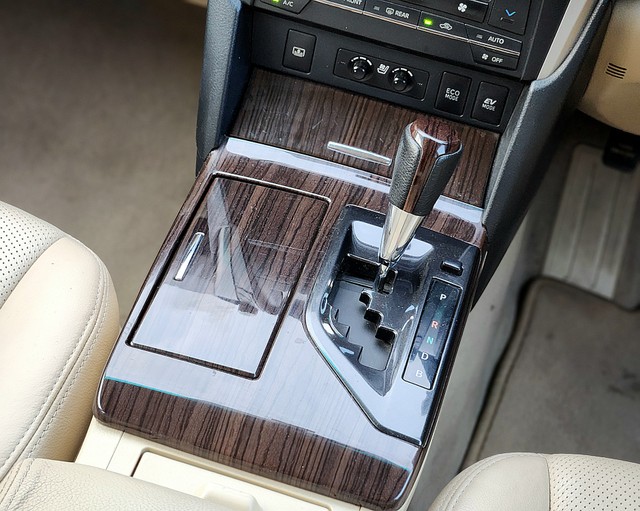 Second-hand 2015 Toyota Camry Hybrid 2.5 for sale in New Delhi-29