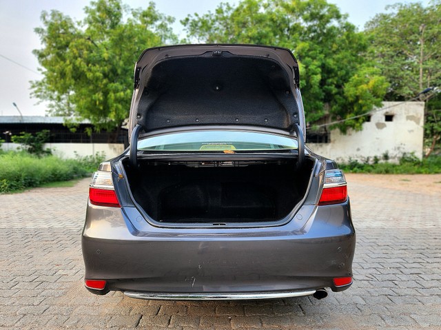 Second-hand 2015 Toyota Camry Hybrid 2.5 for sale in New Delhi-7