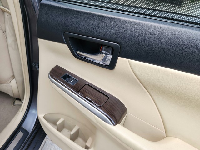 Second-hand 2015 Toyota Camry Hybrid 2.5 for sale in New Delhi-23