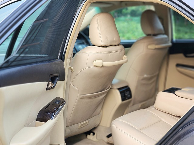 Second-hand 2015 Toyota Camry Hybrid 2.5 for sale in New Delhi-21