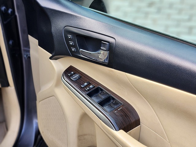 Second-hand 2015 Toyota Camry Hybrid 2.5 for sale in New Delhi-15