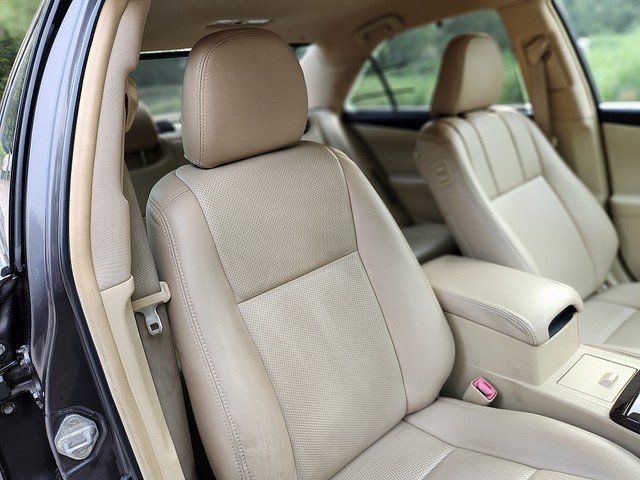 Second-hand 2015 Toyota Camry Hybrid 2.5 for sale in New Delhi-19