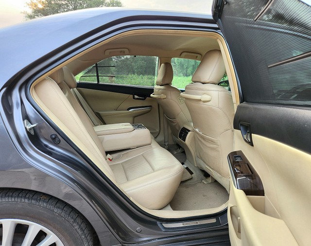 Second-hand 2015 Toyota Camry Hybrid 2.5 for sale in New Delhi-20