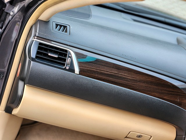 Second-hand 2015 Toyota Camry Hybrid 2.5 for sale in New Delhi-33