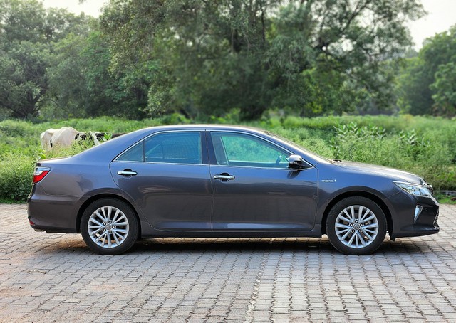 Second-hand 2015 Toyota Camry Hybrid 2.5 for sale in New Delhi-1