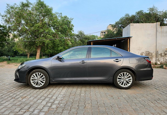 Second-hand 2015 Toyota Camry Hybrid 2.5 for sale in New Delhi-3