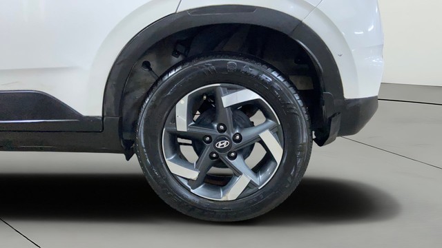 Second-hand 2019 Hyundai Venue SX Plus Turbo DCT BSIV for sale in Surat-27