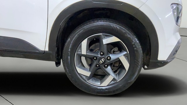 Second-hand 2019 Hyundai Venue SX Plus Turbo DCT BSIV for sale in Surat-24