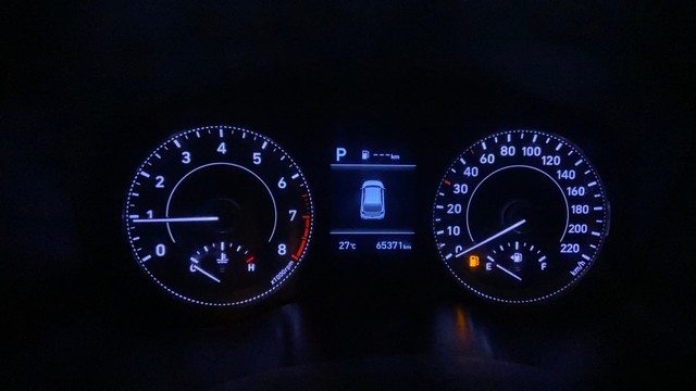 Second-hand 2019 Hyundai Venue SX Plus Turbo DCT BSIV for sale in Surat-11