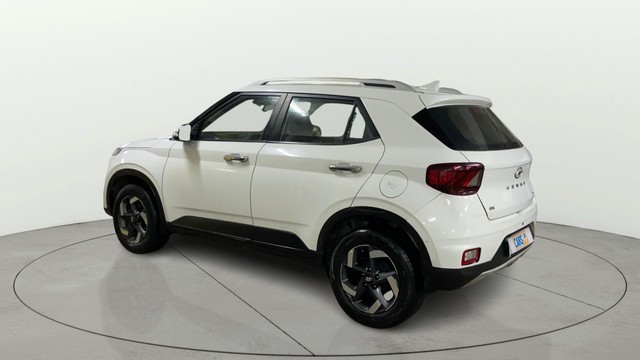 Second-hand 2019 Hyundai Venue SX Plus Turbo DCT BSIV for sale in Surat-4