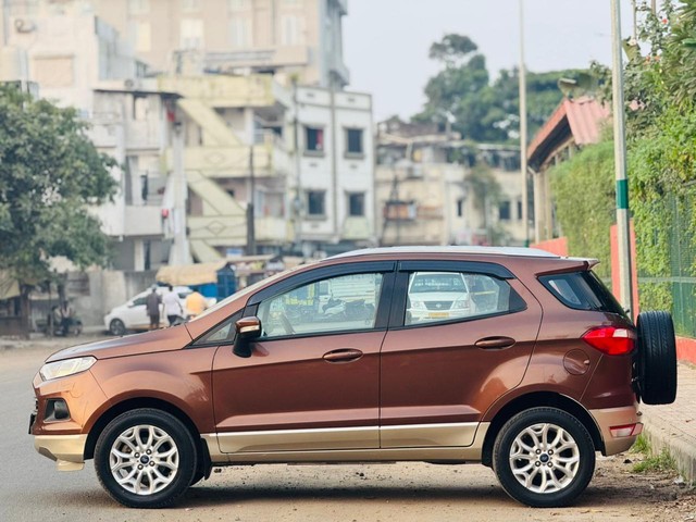 Second-hand 2017 Ford Ecosport 1.5 Diesel Titanium BSIV for sale in Surat-3