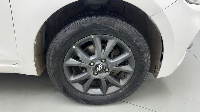 Second-hand 2018 Hyundai i20 Petrol CVT Asta for sale in New Delhi-17