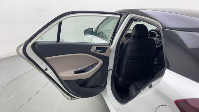 Second-hand 2018 Hyundai i20 Petrol CVT Asta for sale in New Delhi-36