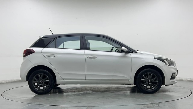 Second-hand 2018 Hyundai i20 Petrol CVT Asta for sale in New Delhi-2