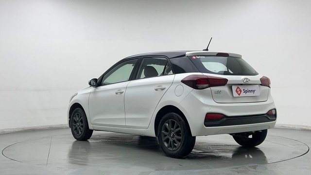 Second-hand 2018 Hyundai i20 Petrol CVT Asta for sale in New Delhi-5