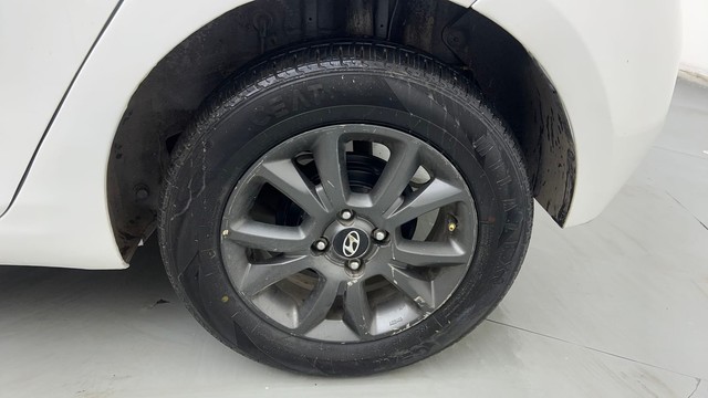 Second-hand 2018 Hyundai i20 Petrol CVT Asta for sale in New Delhi-19