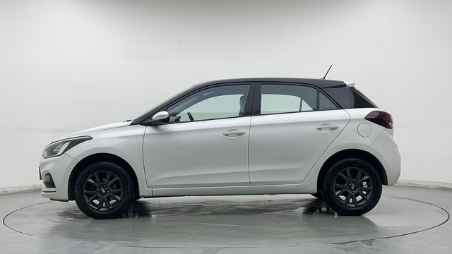 Second-hand 2018 Hyundai i20 Petrol CVT Asta for sale in New Delhi-6