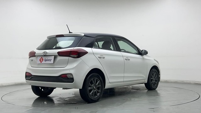 Second-hand 2018 Hyundai i20 Petrol CVT Asta for sale in New Delhi-3