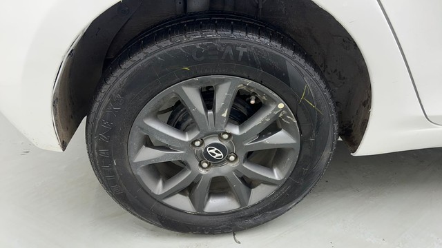 Second-hand 2018 Hyundai i20 Petrol CVT Asta for sale in New Delhi-18