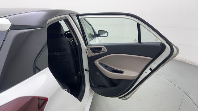 Second-hand 2018 Hyundai i20 Petrol CVT Asta for sale in New Delhi-34