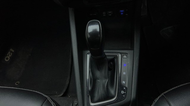 Second-hand 2018 Hyundai i20 Petrol CVT Asta for sale in New Delhi-12