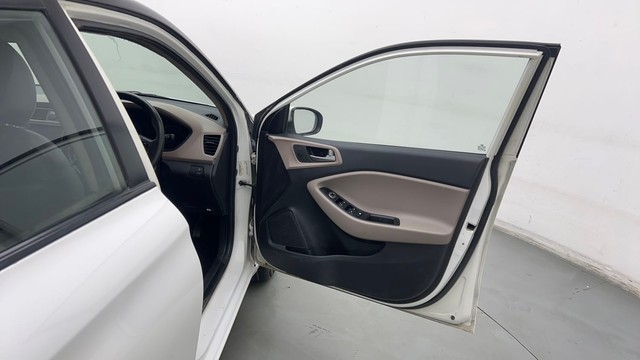 Second-hand 2018 Hyundai i20 Petrol CVT Asta for sale in New Delhi-16