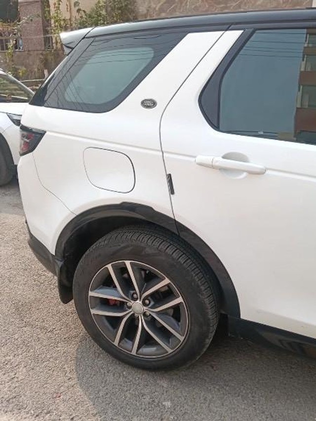 Second-hand 2024 Land Rover Discovery 2.0 SE for sale in Noida-3