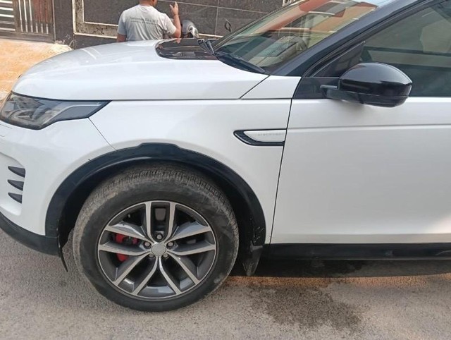 Second-hand 2024 Land Rover Discovery 2.0 SE for sale in Noida-7