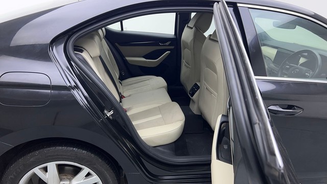 Second-hand 2022 Skoda Octavia 1.8 TSI AT Style for sale in Noida-30