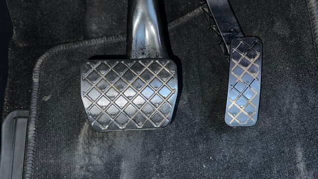 Second-hand 2022 Skoda Octavia 1.8 TSI AT Style for sale in Noida-14