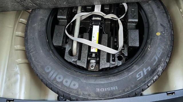 Second-hand 2022 Skoda Octavia 1.8 TSI AT Style for sale in Noida-21