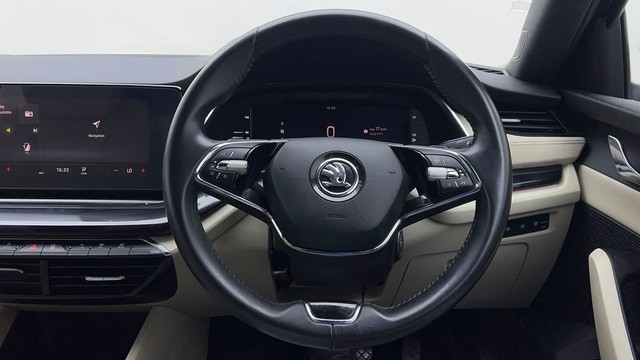 Second-hand 2022 Skoda Octavia 1.8 TSI AT Style for sale in Noida-31