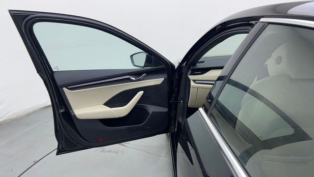 Second-hand 2022 Skoda Octavia 1.8 TSI AT Style for sale in Noida-37