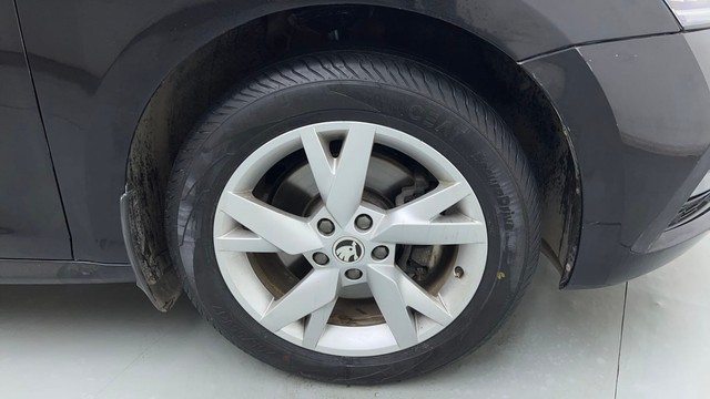 Second-hand 2022 Skoda Octavia 1.8 TSI AT Style for sale in Noida-17