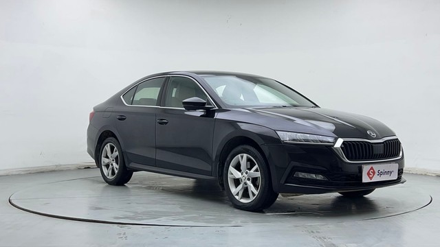 Second-hand 2022 Skoda Octavia 1.8 TSI AT Style for sale in Noida-1