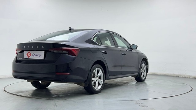 Second-hand 2022 Skoda Octavia 1.8 TSI AT Style for sale in Noida-3