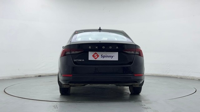 Second-hand 2022 Skoda Octavia 1.8 TSI AT Style for sale in Noida-4