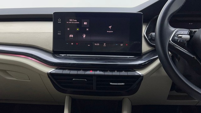 Second-hand 2022 Skoda Octavia 1.8 TSI AT Style for sale in Noida-35