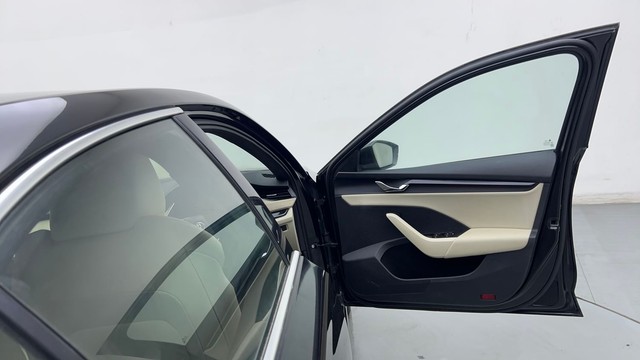 Second-hand 2022 Skoda Octavia 1.8 TSI AT Style for sale in Noida-16