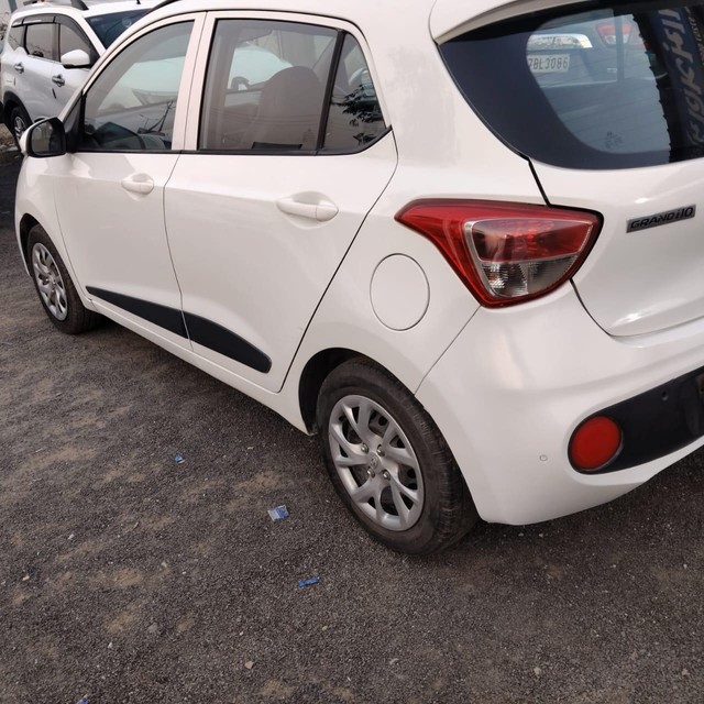 Second-hand 2019 Hyundai Grand i10 1.2 CRDi Sportz for sale in Sabarkantha-2