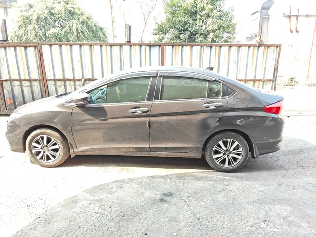 Second-hand 2017 Honda City i VTEC V for sale in Surat-3