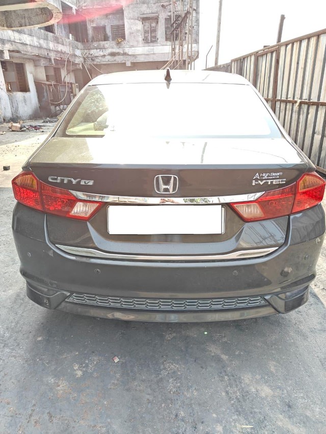 Second-hand 2017 Honda City i VTEC V for sale in Surat-2
