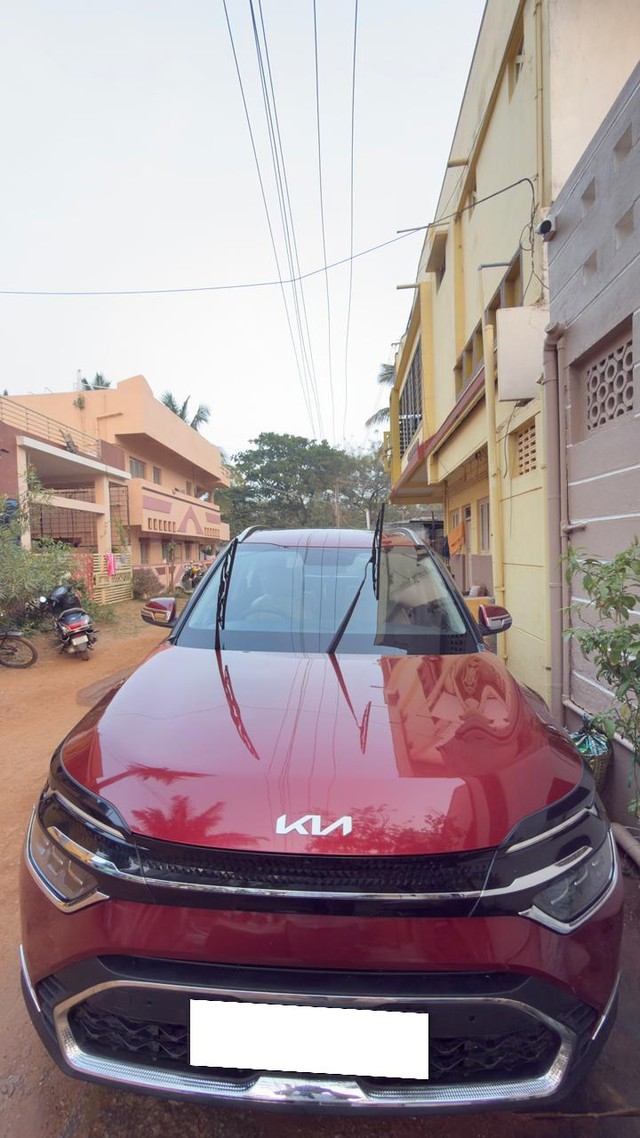 Second-hand 2023 Kia Carens Luxury Plus Diesel AT 6 STR BSVI for sale in Gadag-6